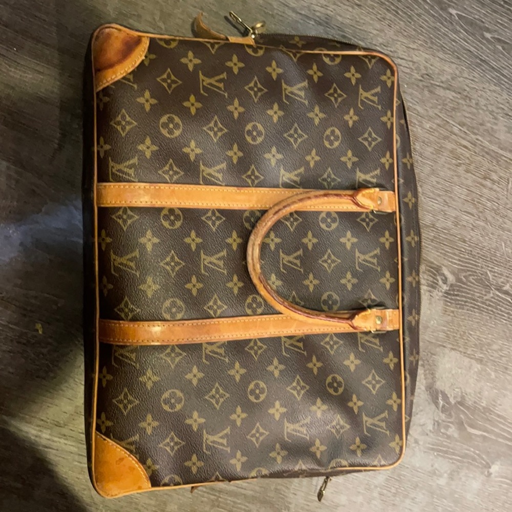 Authentic lv work bag, can be used for laptop.